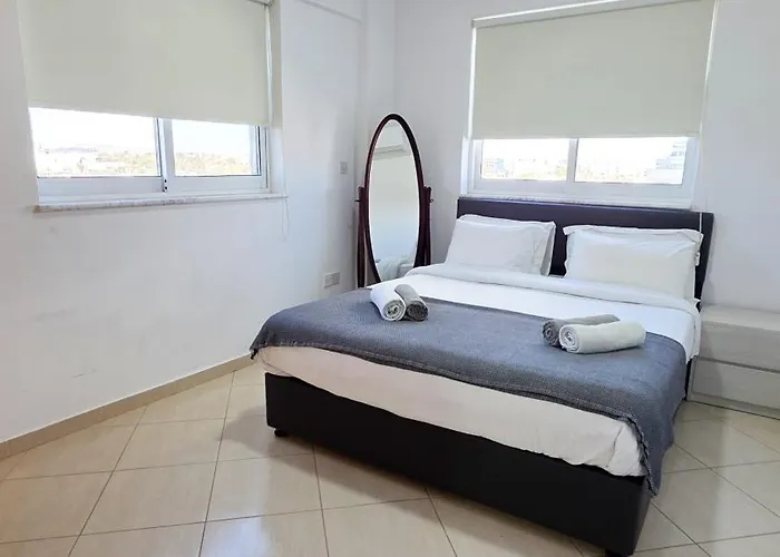 Sunset Poolside With Pool Facility Apartment Larnaca